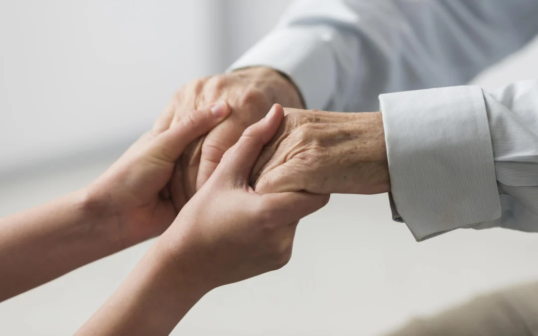 Cuidados en adultos mayores a domicilio: bienestar, cercanía y calidad de vida
